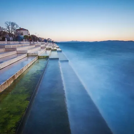 Main Street アパート ザダル